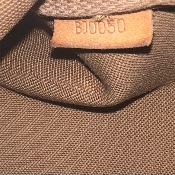 Authentic Louis Vuitton Old style vintage accessories pochette - Picture 4 of 9